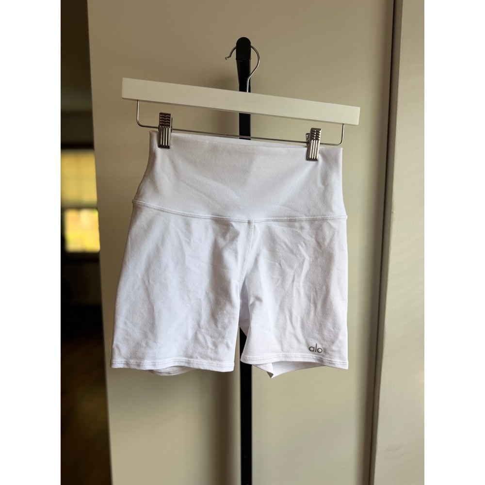 Alo Yoga 5"‎ Airbrush High-Waist Biker Shorts – Size S - White